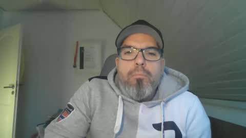 marriedcock1980 online show from December 1, 2025, 7:13 am