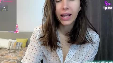 marrycolins online show from September 15, 2025, 4:01 am