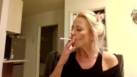 MaryGoRound online show from November 2, 2025, 4:42 pm