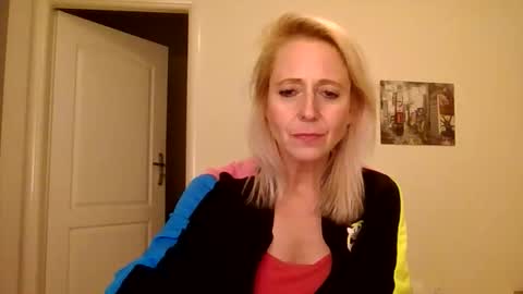 MaryGoRound online show from November 12, 2025, 11:25 pm