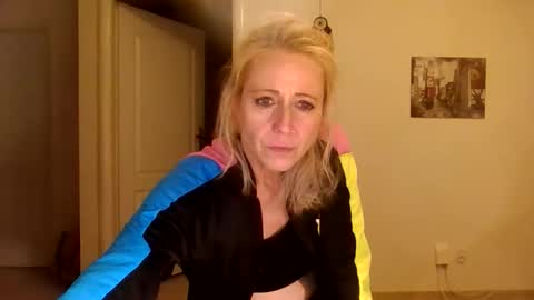 MaryGoRound online show from November 17, 2025, 1:55 am