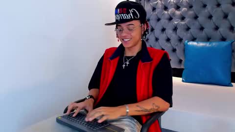 MARSHALL online show from December 17, 2025, 1:17 pm