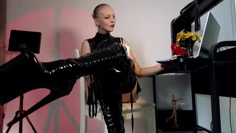 Ultimate Goddess online show from October 4, 2025, 6:44 am