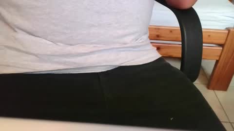 Snapshot of martial04 chatting on October 22, 2025, 11:21 am martial04 online show from October 22, 2025, 11:21 am