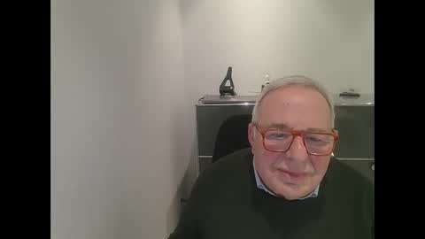 Snapshot of martin_1947 chatting on January 14, 2025, 6:07 pm martin_1947 online show from January 14, 2025, 6:07 pm