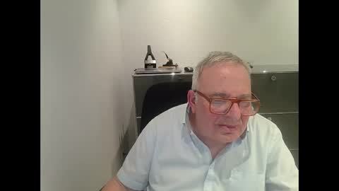 Snapshot of martin_1947 chatting on February 23, 2025, 11:14 pm martin_1947 online show from February 23, 2025, 11:14 pm