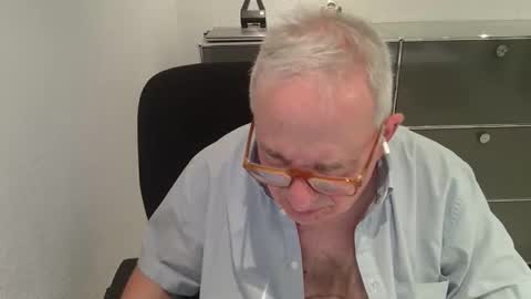 Snapshot of martin_1947 chatting on October 26, 2025, 8:26 pm martin_1947 online show from October 26, 2025, 8:26 pm