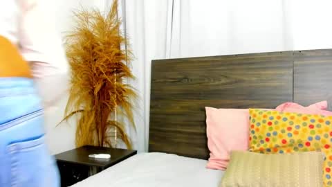 martina mIIler online show from February 5, 2025, 12:49 pm