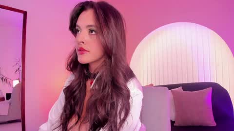 Snapshot of martinaduque_ chatting on May 20, 2026, 7:53 pm Nina online show from May 20, 2026, 7:53 pm