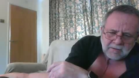 martinrgbxxxx online show from January 19, 2026, 9:35 am