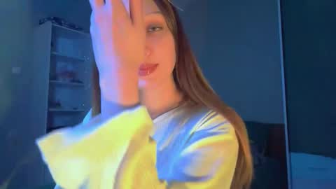 Snapshot of martinwion chatting on October 4, 2025, 8:07 pm Emily online show from October 4, 2025, 8:07 pm