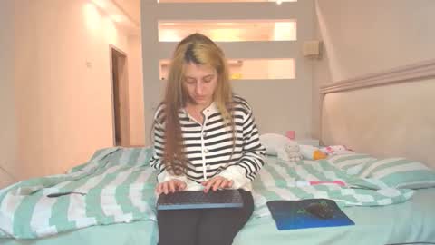 marya442004 online show from October 17, 2025, 10:34 pm