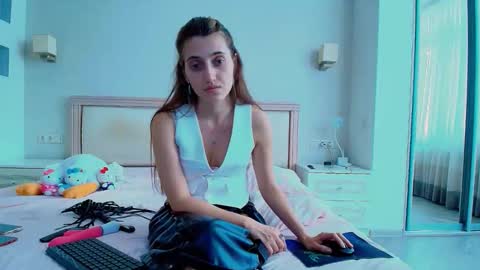 marya442004 online show from November 6, 2025, 11:11 am