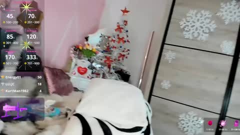 Snapshot of maryeelle chatting on January 2, 2025, 10:44 pm Maryelle online show from January 2, 2025, 10:44 pm