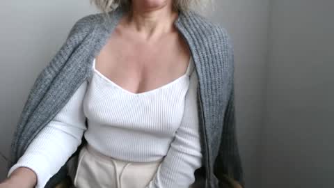 Maryil online show from December 14, 2024, 3:25 pm