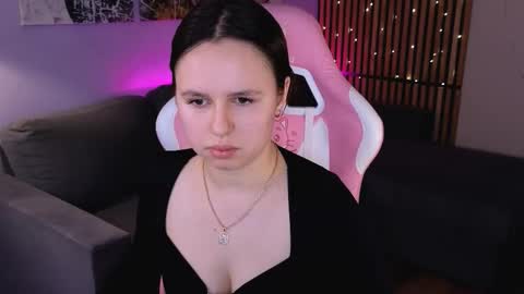 Snapshot of marytwiss chatting on February 25, 2026, 3:21 pm Mary online show from February 25, 2026, 3:21 pm