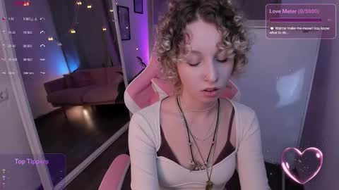 Snapshot of marywohlberg chatting on December 3, 2025, 5:37 am Mary online show from December 3, 2025, 5:37 am