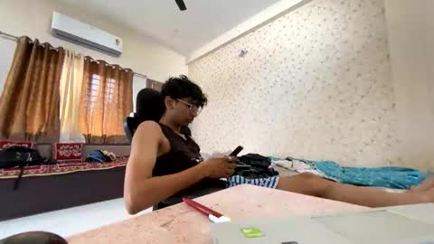 maskboyz2003 online show from October 15, 2025, 4:23 am