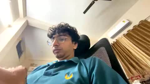 maskboyz2003 online show from October 17, 2025, 5:37 pm