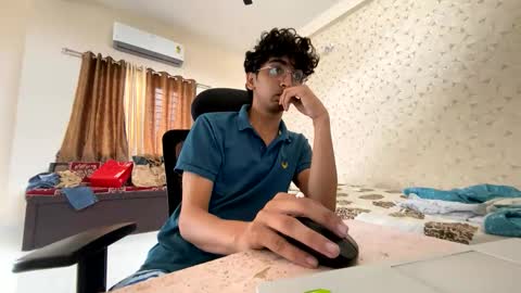 maskboyz2003 online show from October 29, 2025, 2:47 am