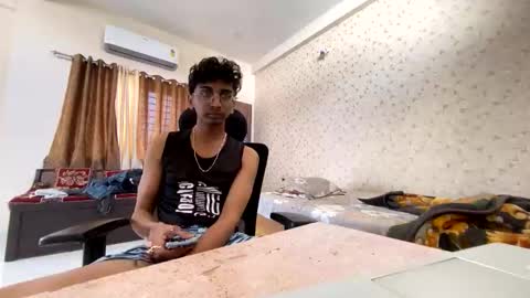 maskboyz2003 online show from November 8, 2025, 5:40 am