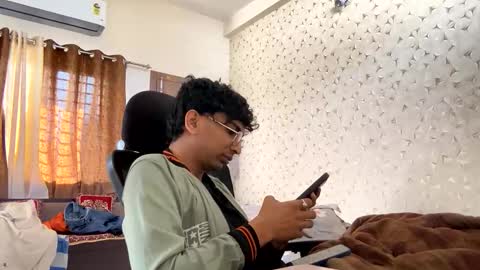 maskboyz2003 online show from November 30, 2025, 3:54 am