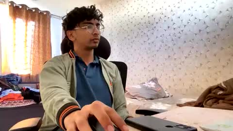 maskboyz2003 online show from December 14, 2025, 3:23 am