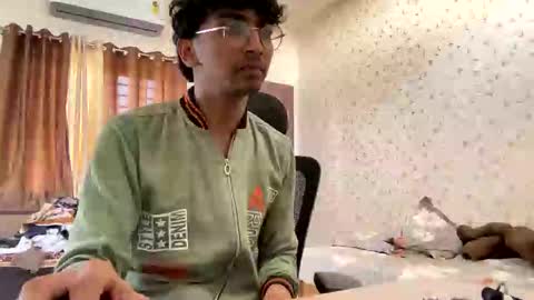 maskboyz2003 online show from December 15, 2025, 5:44 am