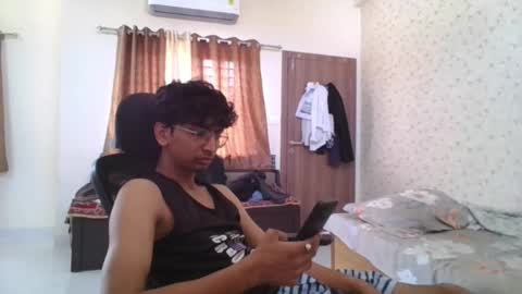 Snapshot of maskboyz2004 chatting on October 17, 2025, 4:59 am Mask Boy online show from October 17, 2025, 4:59 am