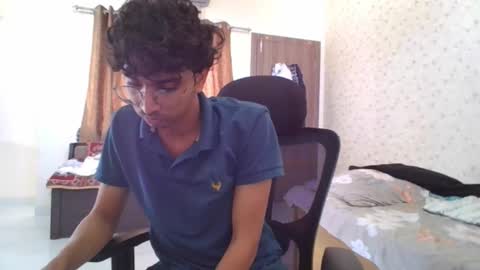 Snapshot of maskboyz2004 chatting on October 18, 2025, 5:54 am Mask Boy online show from October 18, 2025, 5:54 am