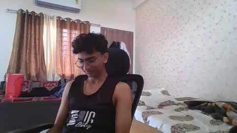 Snapshot of maskboyz2004 chatting on November 1, 2025, 3:52 am Mask Boy online show from November 1, 2025, 3:52 am