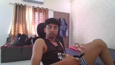 Snapshot of maskboyz2004 chatting on November 5, 2025, 4:01 am Mask Boy online show from November 5, 2025, 4:01 am