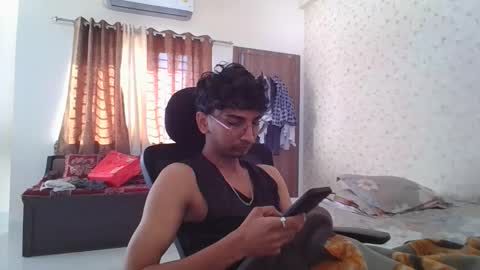 Snapshot of maskboyz2004 chatting on November 7, 2025, 3:28 am Mask Boy online show from November 7, 2025, 3:28 am