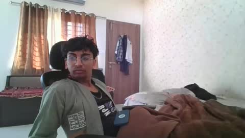 Snapshot of maskboyz2004 chatting on December 4, 2025, 4:00 am Mask Boy online show from December 4, 2025, 4:00 am