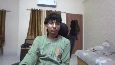 Snapshot of maskboyz2004 chatting on December 14, 2025, 5:40 pm Mask Boy online show from December 14, 2025, 5:40 pm