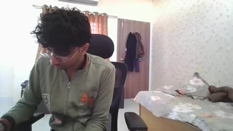 Snapshot of maskboyz2004 chatting on December 15, 2025, 5:44 am Mask Boy online show from December 15, 2025, 5:44 am