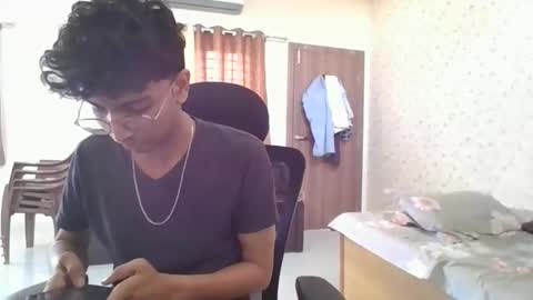 Snapshot of maskboyz2004 chatting on December 22, 2025, 6:10 am Mask Boy online show from December 22, 2025, 6:10 am