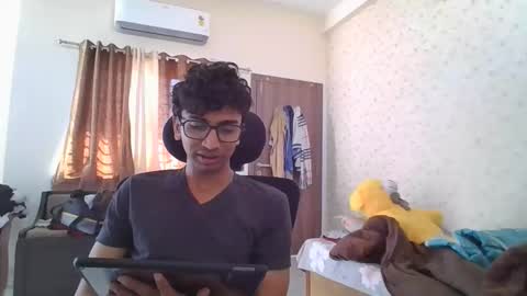 Snapshot of maskboyz2004 chatting on January 15, 2026, 4:39 am Mask Boy online show from January 15, 2026, 4:39 am