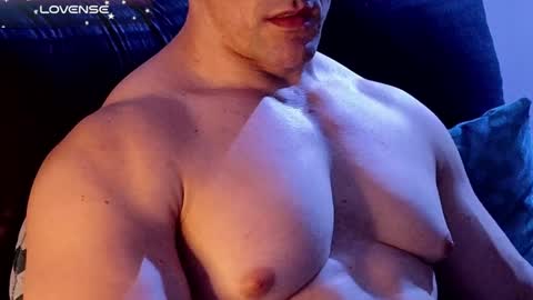 Snapshot of masked_bodybuilder chatting on December 15, 2024, 2:52 am masked_bodybuilder online show from December 15, 2024, 2:52 am