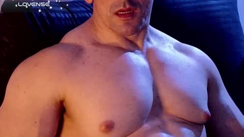 Snapshot of masked_bodybuilder chatting on December 22, 2024, 1:45 am masked_bodybuilder online show from December 22, 2024, 1:45 am