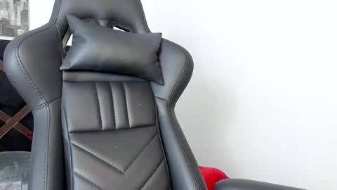 Scarlet  online show from February 13, 2026, 7:43 pm