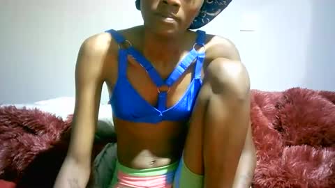 Snapshot of maskgang001 chatting on December 2, 2025, 2:28 am maskgang001 online show from December 2, 2025, 2:28 am