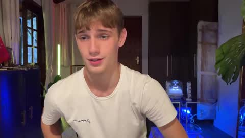 Snapshot of mason_gallagher chatting on October 17, 2025, 8:44 pm Mason online show from October 17, 2025, 8:44 pm