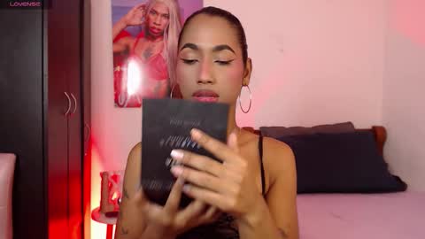 massielhot online show from December 19, 2025, 12:12 pm