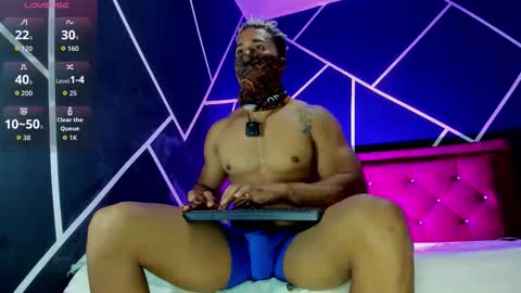 massimo_cruz online show from November 21, 2025, 12:59 pm