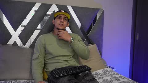 massimo_vidal online show from October 15, 2025, 1:50 am