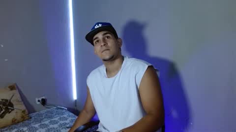 massimo_vidal online show from November 14, 2025, 11:57 pm