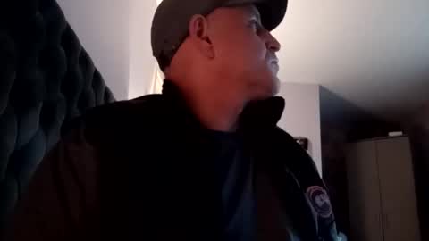 massivecock1980604187 online show from October 19, 2025, 3:01 pm