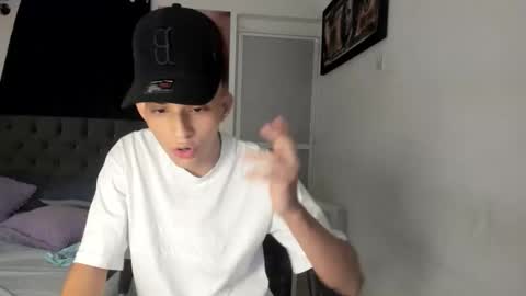 master_boy28 online show from May 13, 2026, 4:32 am