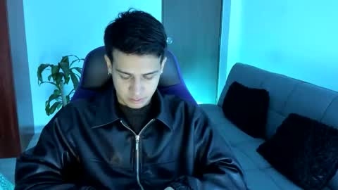 Snapshot of master_boy_1 chatting on November 19, 2025, 2:44 am master_boy_1 online show from November 19, 2025, 2:44 am